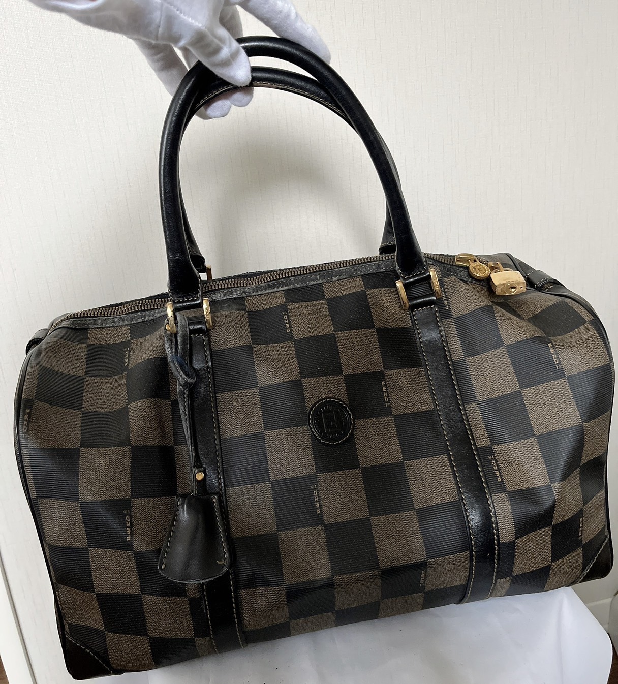 FENDI �~�j�{�X�g���o�b�O